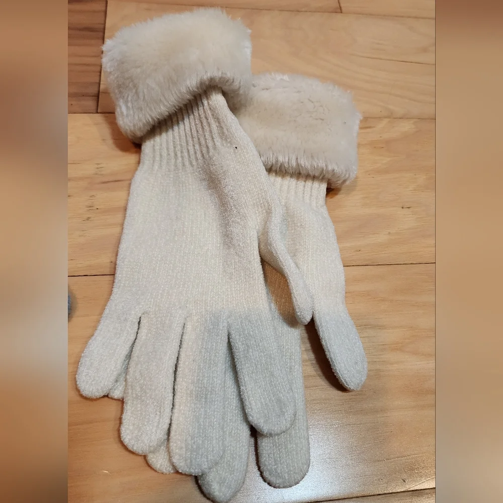 2 Piece Women's Glove Set